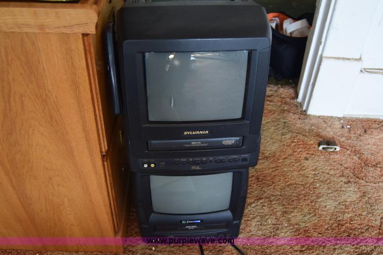 image for item BM9886 Assorted electronics