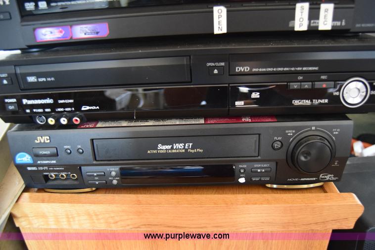 image for item BM9886 Assorted electronics