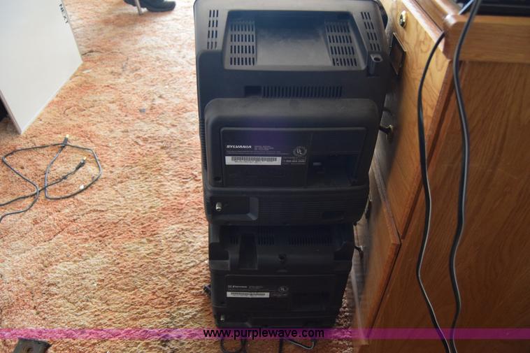 image for item BM9886 Assorted electronics