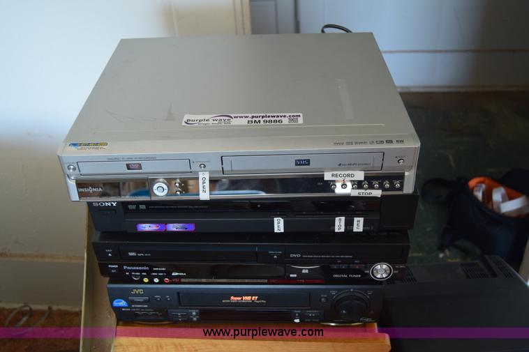 image for item BM9886 Assorted electronics