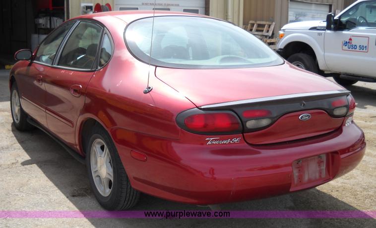 image for item D1519 1999 Ford Taurus SE