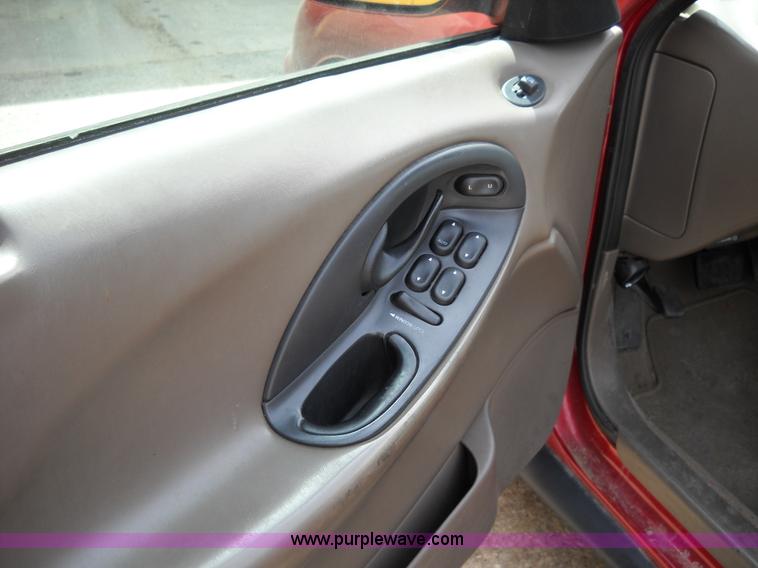 image for item D1519 1999 Ford Taurus SE