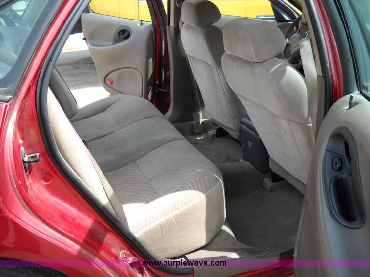 image for item D1519 1999 Ford Taurus SE