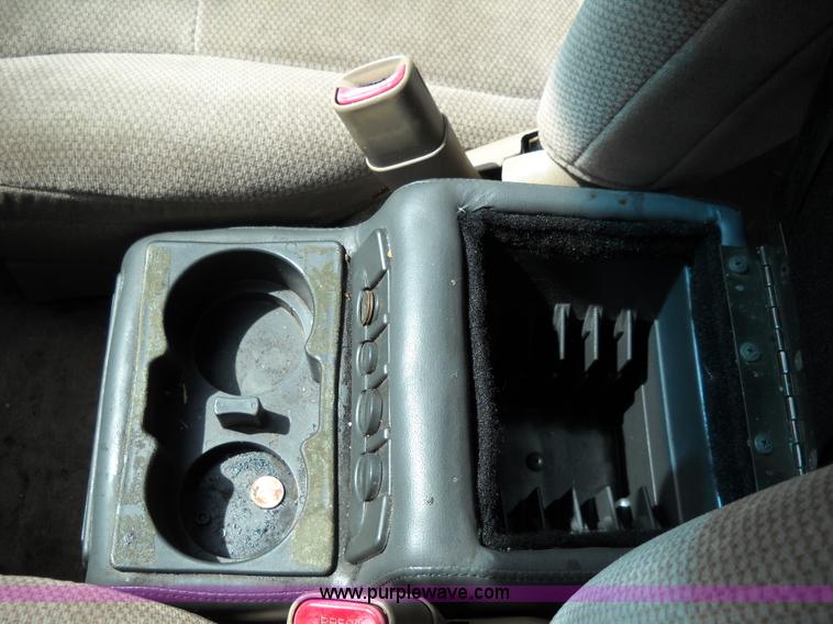 image for item D1519 1999 Ford Taurus SE