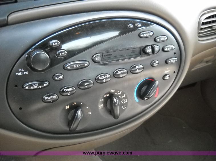 image for item D1519 1999 Ford Taurus SE