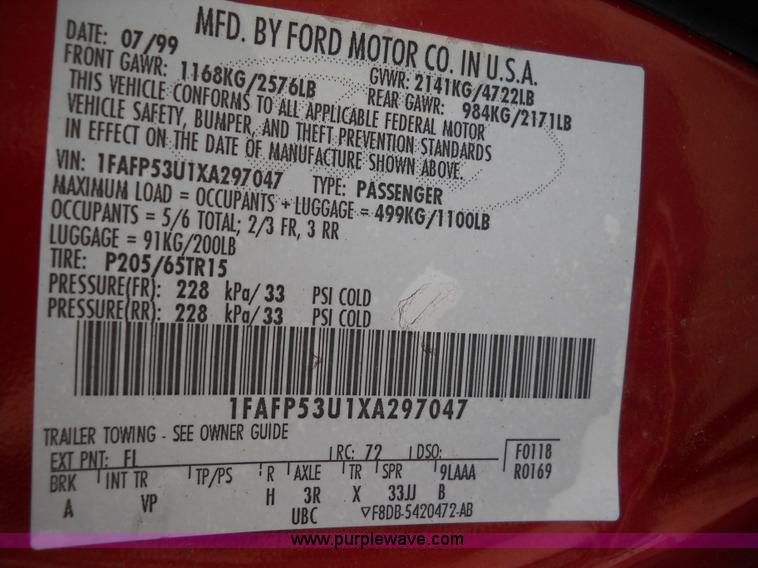 image for item D1519 1999 Ford Taurus SE