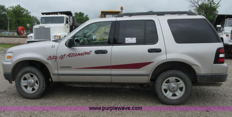 image for item D2468 2006 Ford Explorer XLS SUV