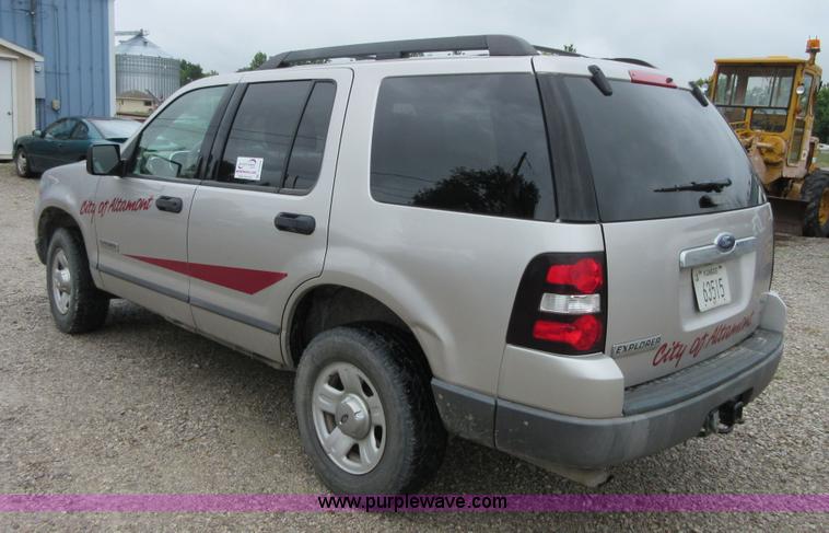image for item D2468 2006 Ford Explorer XLS SUV