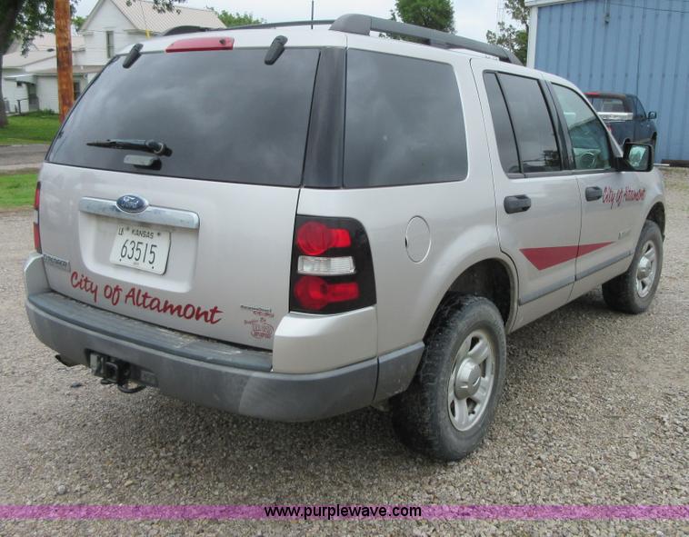 image for item D2468 2006 Ford Explorer XLS SUV