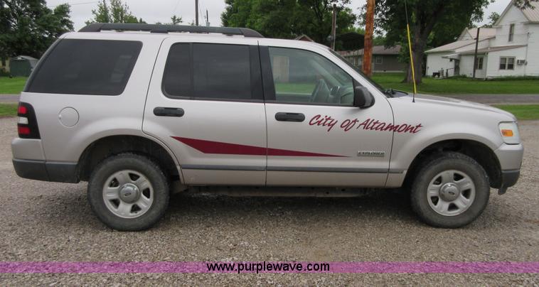 image for item D2468 2006 Ford Explorer XLS SUV