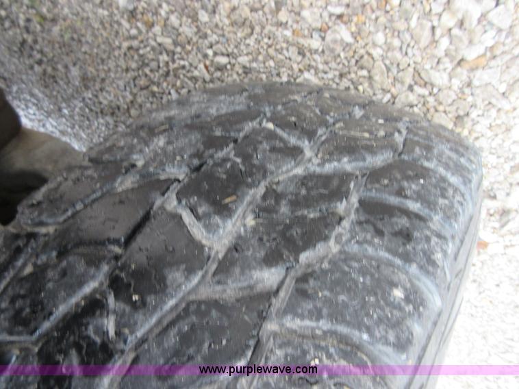 image for item D2468 2006 Ford Explorer XLS SUV