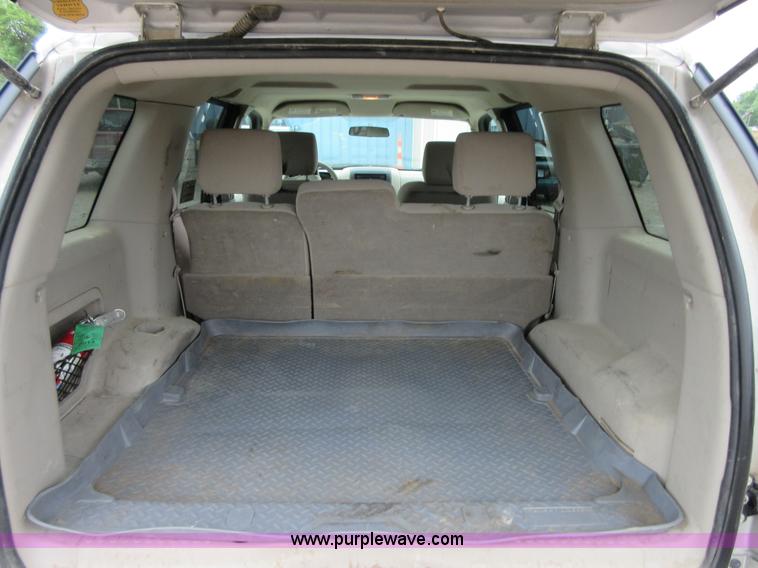 image for item D2468 2006 Ford Explorer XLS SUV