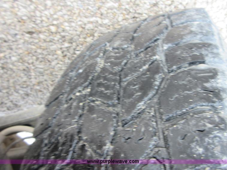 image for item D2468 2006 Ford Explorer XLS SUV