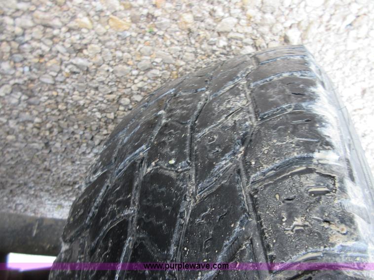 image for item D2468 2006 Ford Explorer XLS SUV