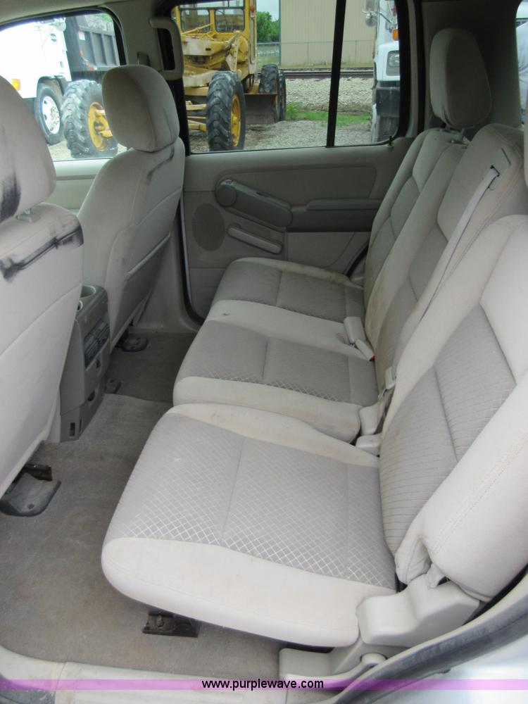 image for item D2468 2006 Ford Explorer XLS SUV