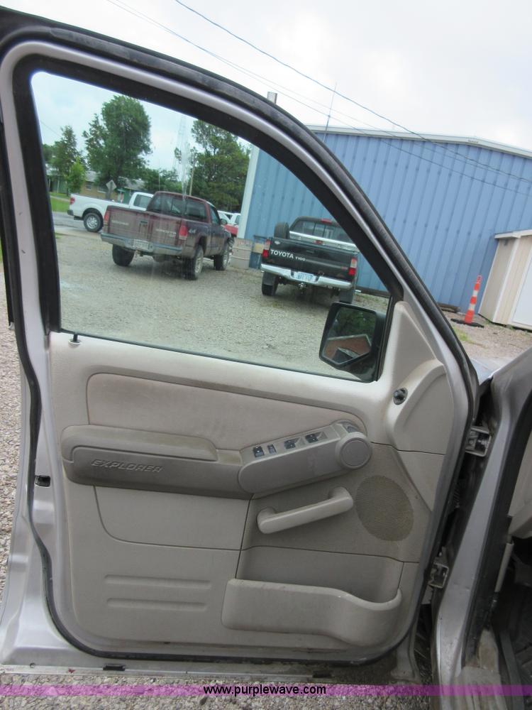 image for item D2468 2006 Ford Explorer XLS SUV