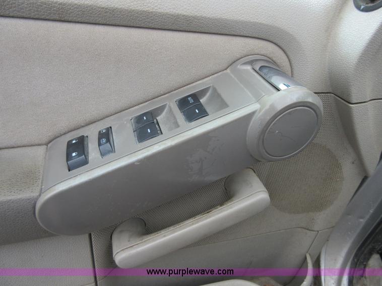 image for item D2468 2006 Ford Explorer XLS SUV
