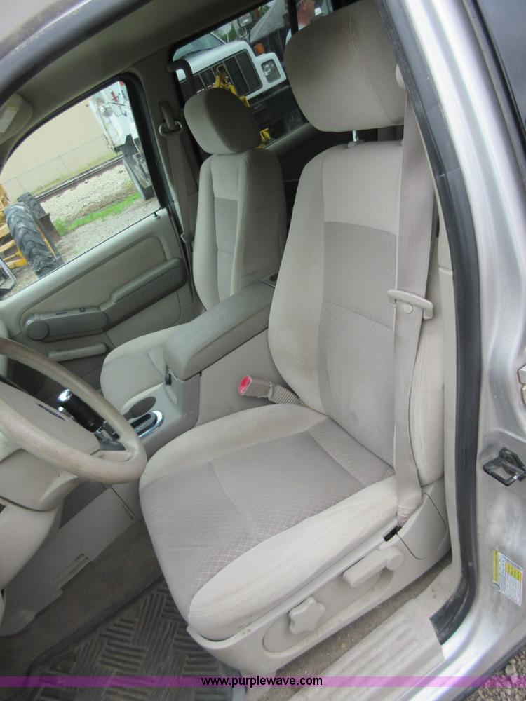 image for item D2468 2006 Ford Explorer XLS SUV