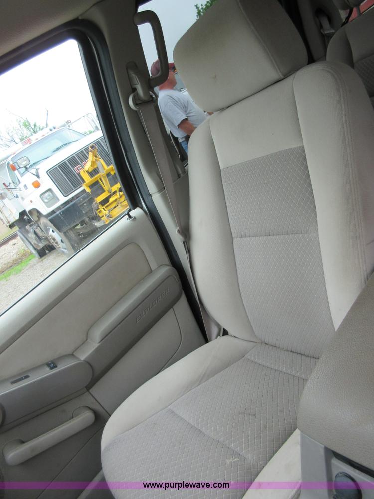 image for item D2468 2006 Ford Explorer XLS SUV
