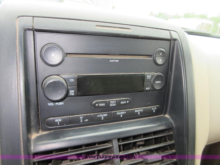 image for item D2468 2006 Ford Explorer XLS SUV