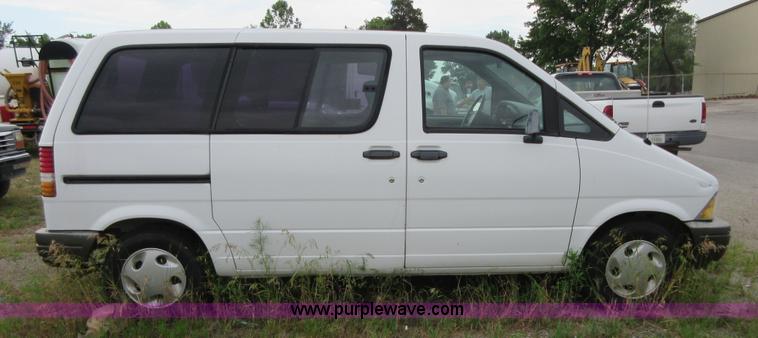 image for item D2484 1995 Ford Aerostar XLT van