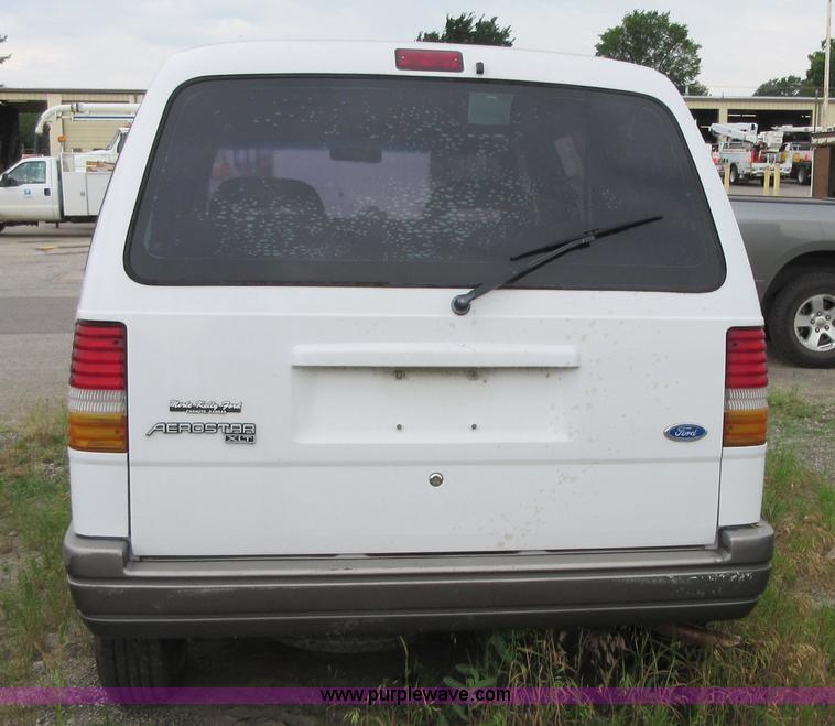 image for item D2484 1995 Ford Aerostar XLT van