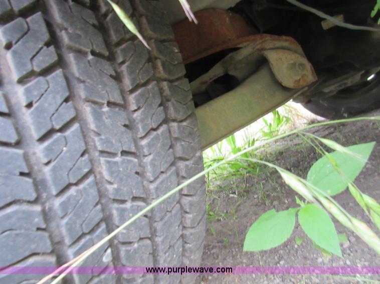 image for item D2484 1995 Ford Aerostar XLT van