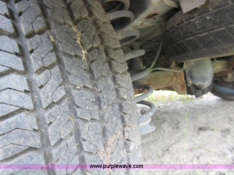 image for item D2484 1995 Ford Aerostar XLT van