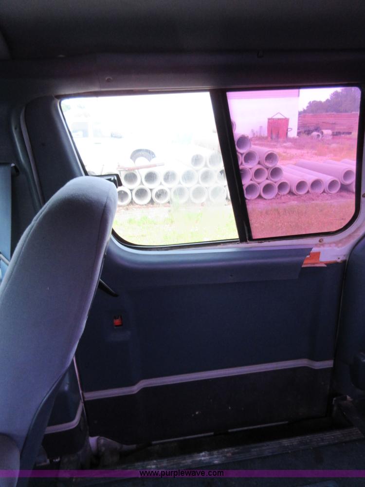 image for item D2484 1995 Ford Aerostar XLT van