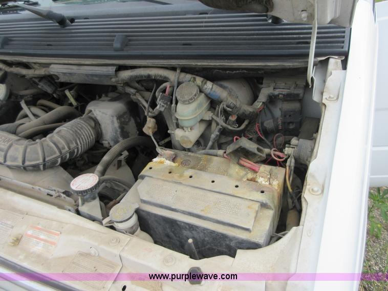 image for item D2484 1995 Ford Aerostar XLT van