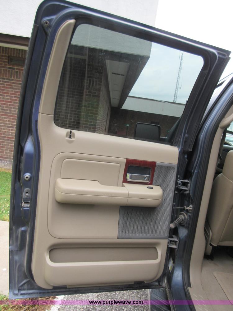 image for item D2487 2005 Ford F150 SuperCrew pickup truck