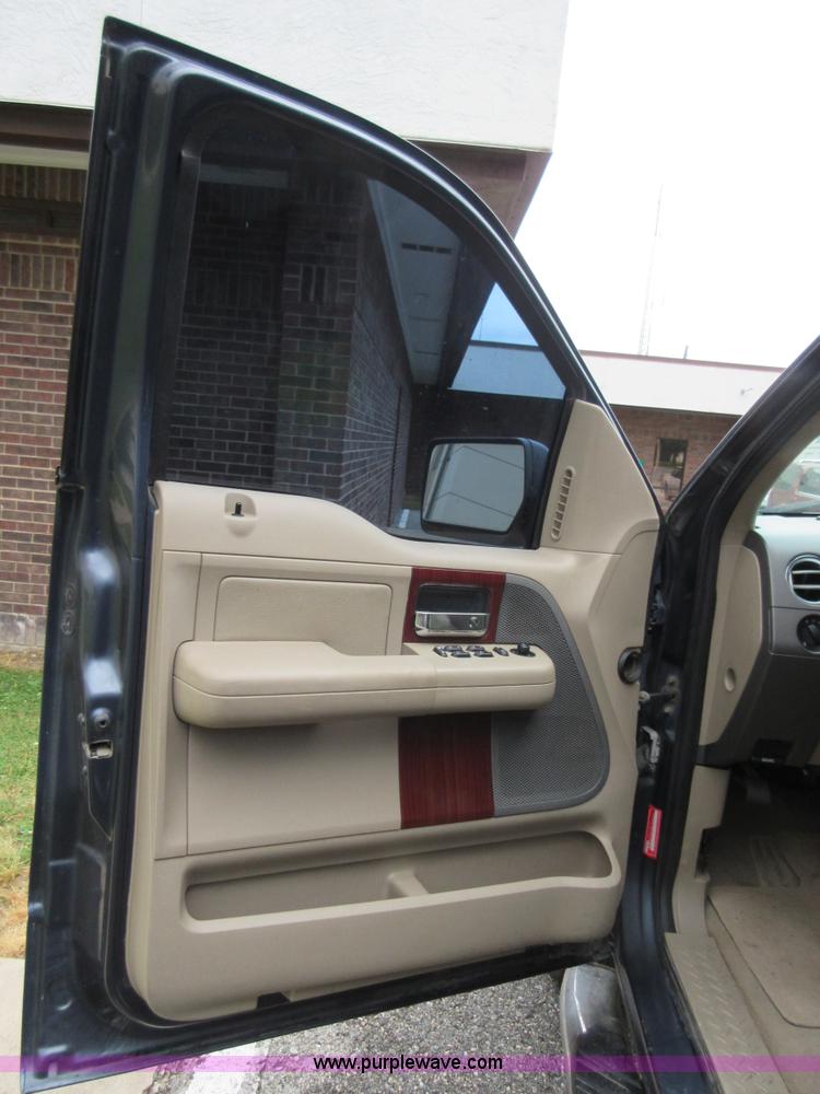 image for item D2487 2005 Ford F150 SuperCrew pickup truck