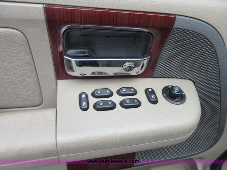 image for item D2487 2005 Ford F150 SuperCrew pickup truck