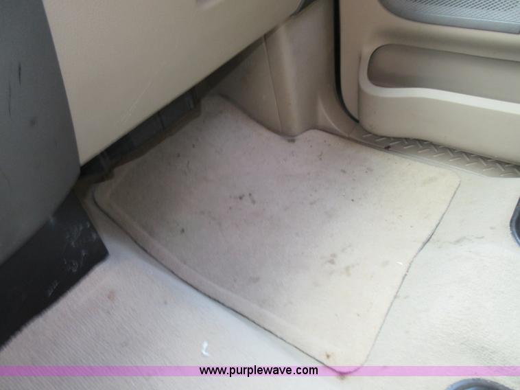 image for item D2487 2005 Ford F150 SuperCrew pickup truck