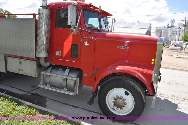 image for item F2466 1984 Freightliner FLC fire truck