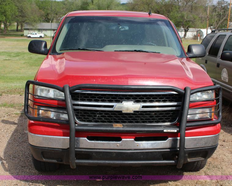 image for item F7688 2006 Chevrolet Silverado 1500 Ext. Cab pickup truck