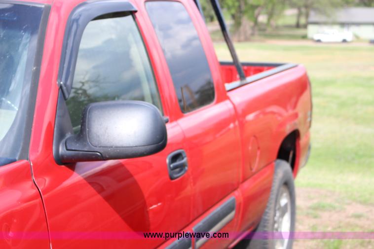 image for item F7688 2006 Chevrolet Silverado 1500 Ext. Cab pickup truck