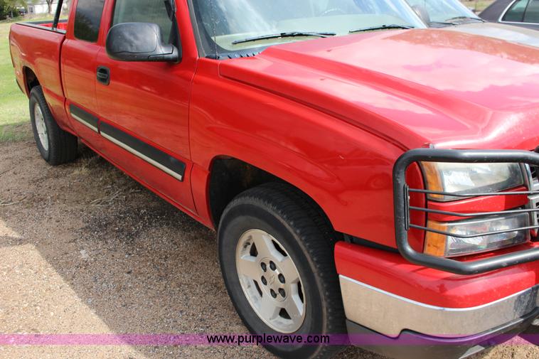 image for item F7688 2006 Chevrolet Silverado 1500 Ext. Cab pickup truck