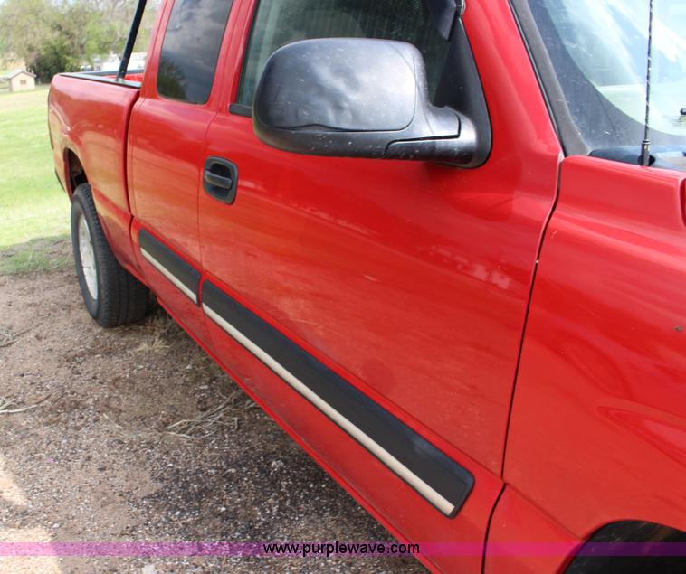 image for item F7688 2006 Chevrolet Silverado 1500 Ext. Cab pickup truck