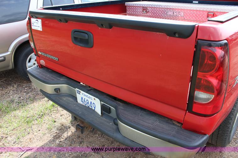 image for item F7688 2006 Chevrolet Silverado 1500 Ext. Cab pickup truck