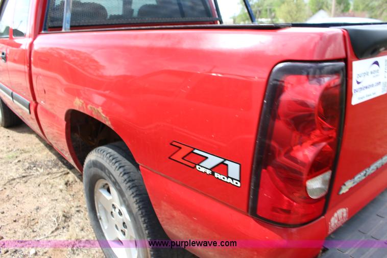 image for item F7688 2006 Chevrolet Silverado 1500 Ext. Cab pickup truck
