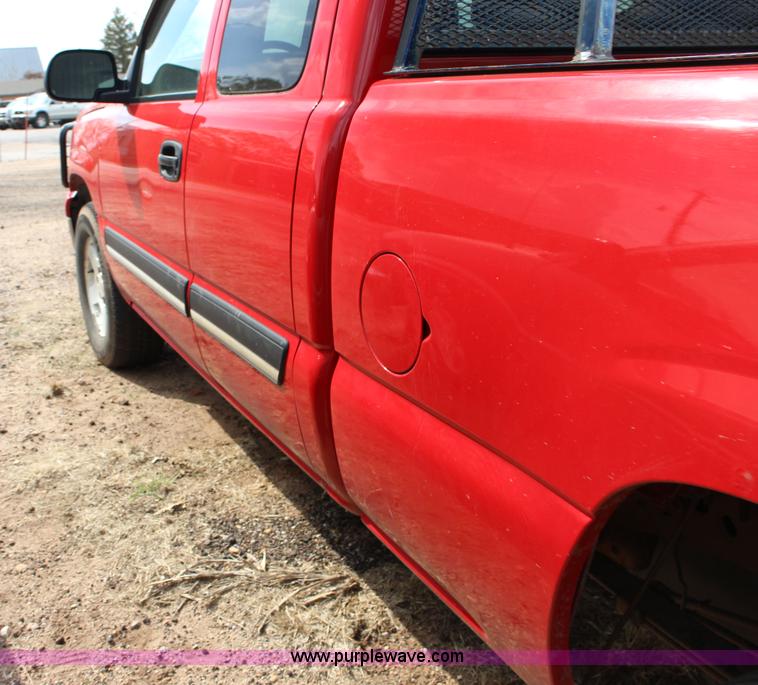 image for item F7688 2006 Chevrolet Silverado 1500 Ext. Cab pickup truck