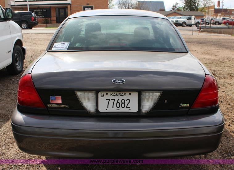 image for item F7689 2009 Ford Crown Victoria Police Interceptor