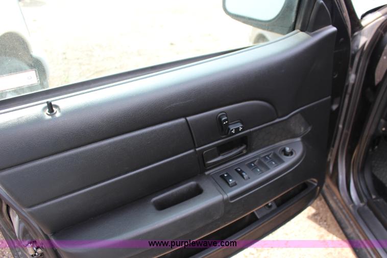 image for item F7689 2009 Ford Crown Victoria Police Interceptor