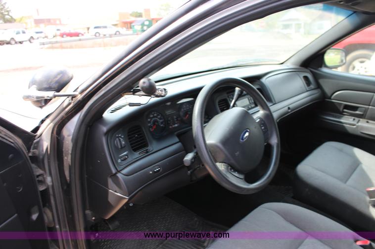 image for item F7689 2009 Ford Crown Victoria Police Interceptor