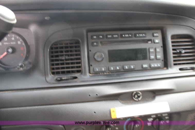 image for item F7689 2009 Ford Crown Victoria Police Interceptor