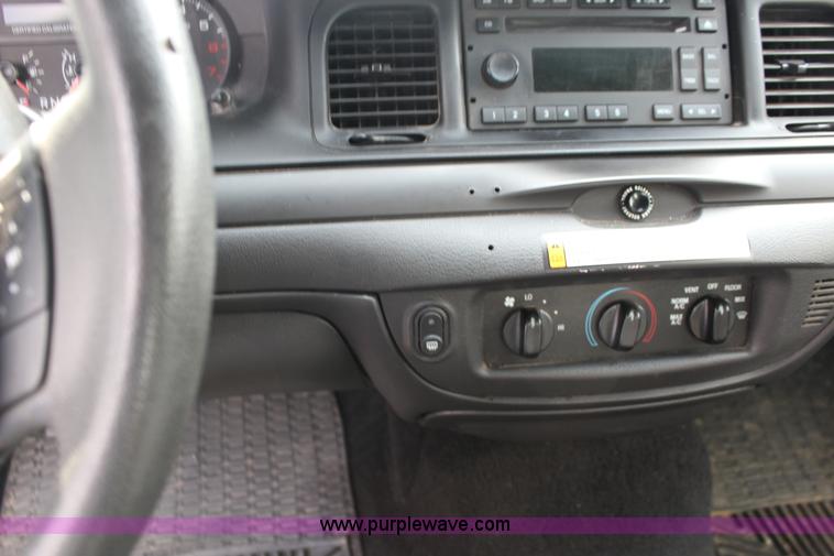 image for item F7689 2009 Ford Crown Victoria Police Interceptor