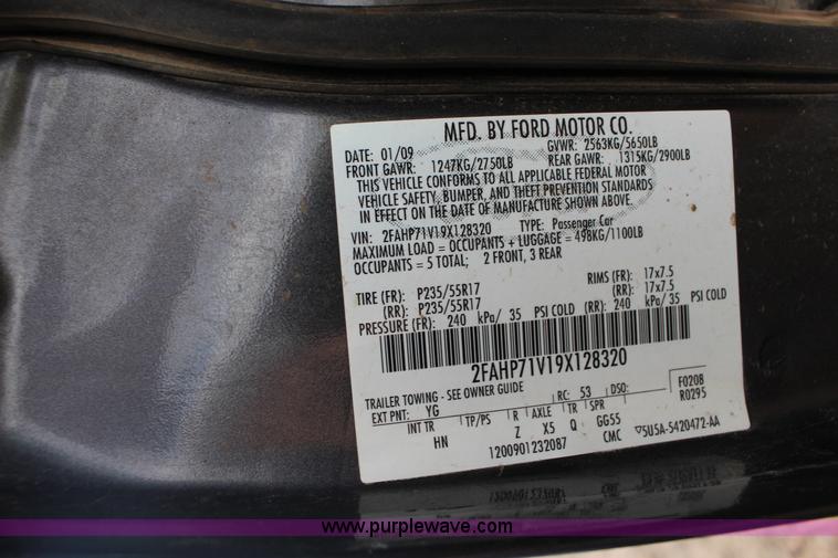 image for item F7689 2009 Ford Crown Victoria Police Interceptor