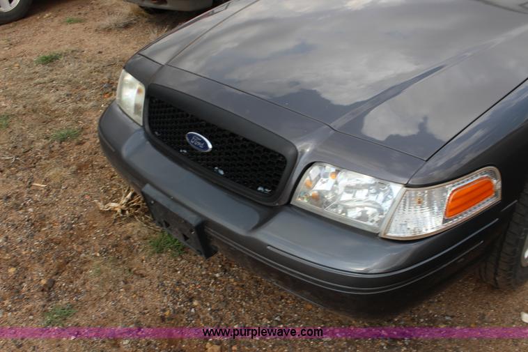image for item F7689 2009 Ford Crown Victoria Police Interceptor