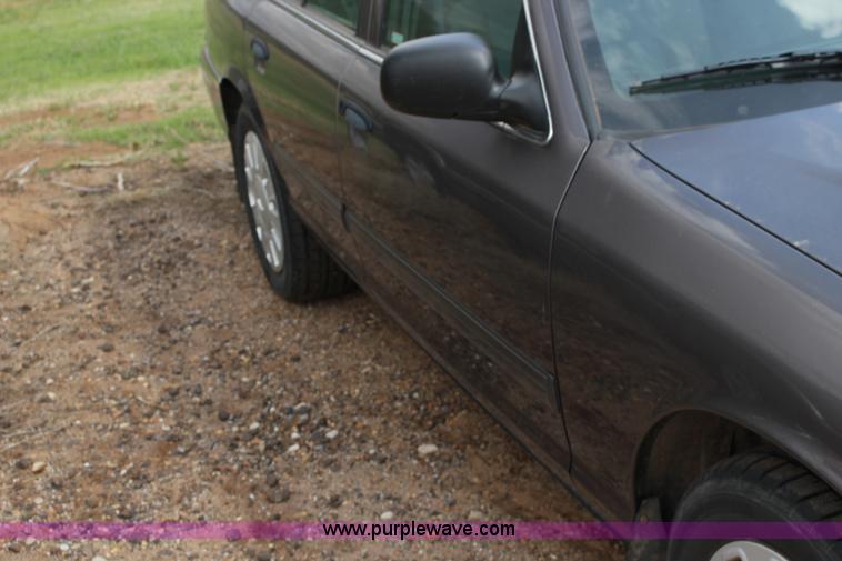 image for item F7689 2009 Ford Crown Victoria Police Interceptor